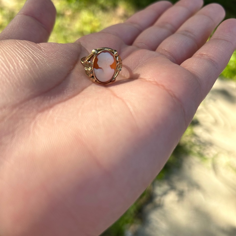 Solid Gold Cameo Ring - image 6
